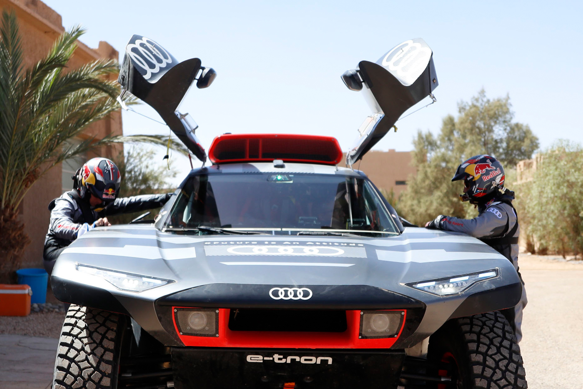 Peterhansel y Boulanger lideran el Audi RS Q e-tron.